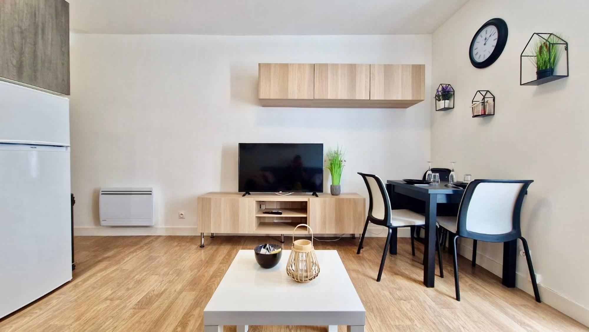 Apparthotel - Le Sweet Cosy ฟงแตนโบล ภายนอก รูปภาพ